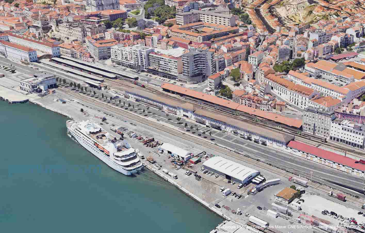 Where Do Cruise Ships Dock In Lisbon?