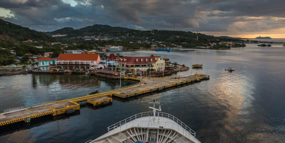 Carnival Cruise Ships Dock In Roatan Mahogany Bay